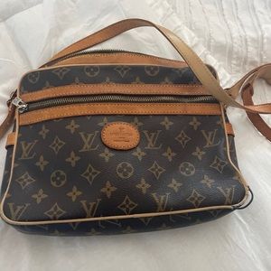 Louis Vuitton vintage crossbody purse